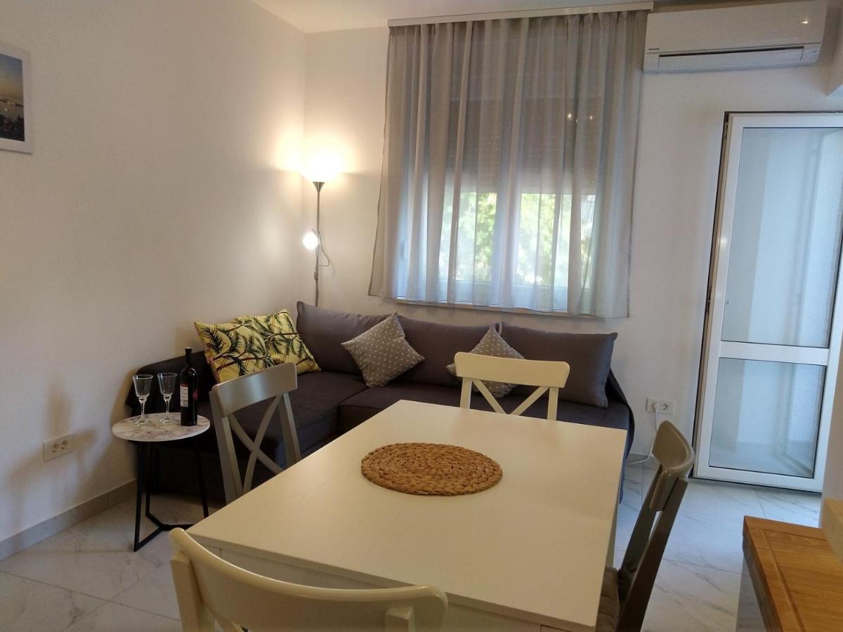 Deluxe Joia With Balcony On The Bacvice, Free Parking, Old Town, Near Ferry Port Apartment *