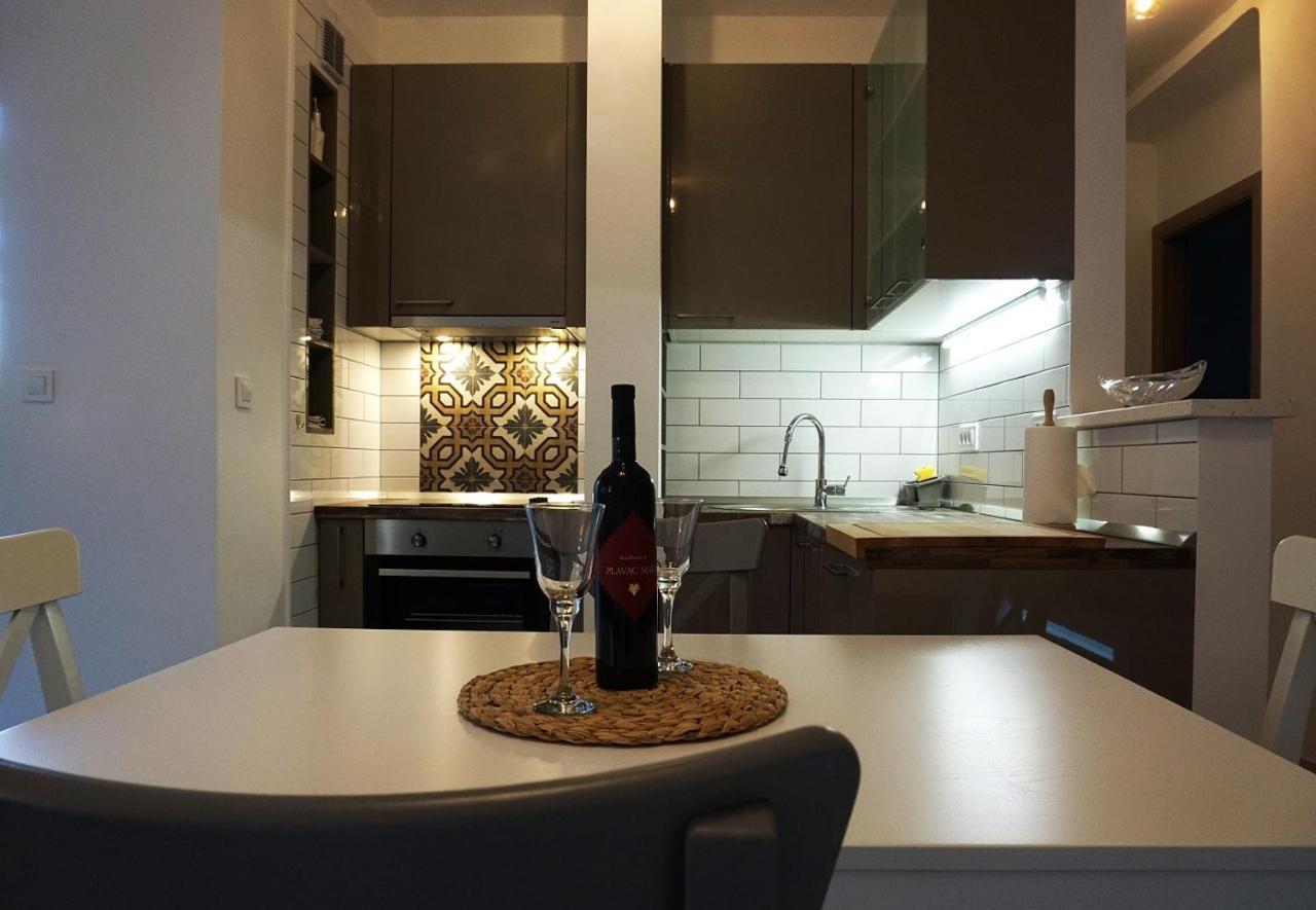 Deluxe Joia With Balcony On The Bacvice, Free Parking, Old Town, Near Ferry Port Apartment