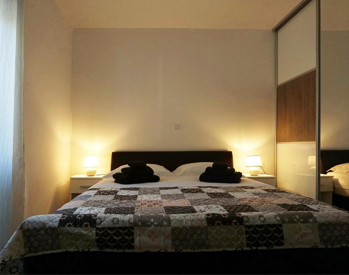 Deluxe Joia With Balcony On The Bacvice, Free Parking, Old Town, Near Ferry Port Apartment Split