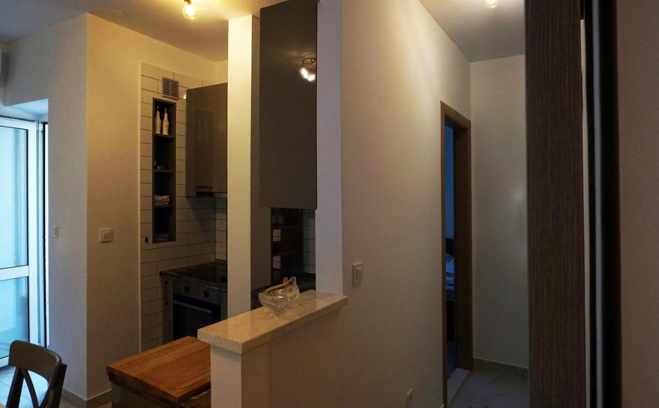 Deluxe Joia With Balcony On The Bacvice, Free Parking, Old Town, Near Ferry Port Apartment