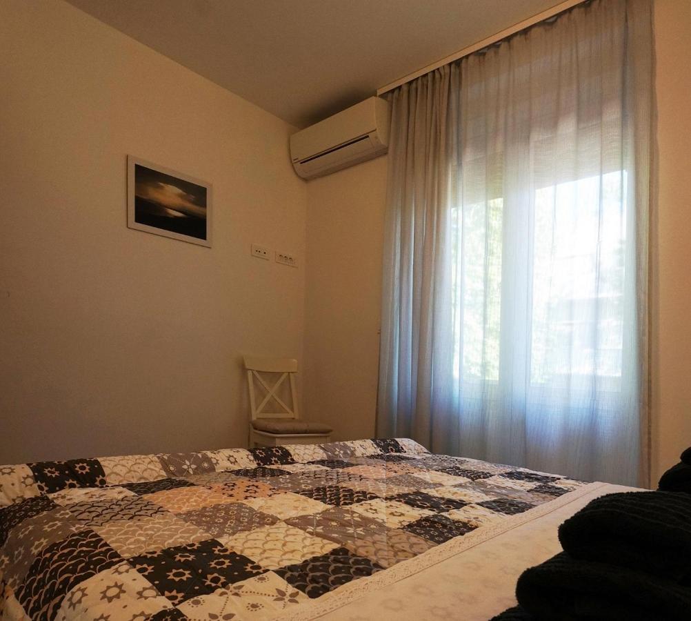 Deluxe Joia With Balcony On The Bacvice, Free Parking, Old Town, Near Ferry Port Apartment *