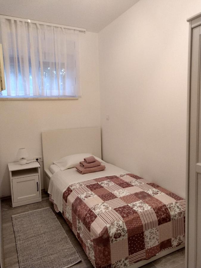Deluxe Joia With Balcony On The Bacvice, Free Parking, Old Town, Near Ferry Port Apartment *